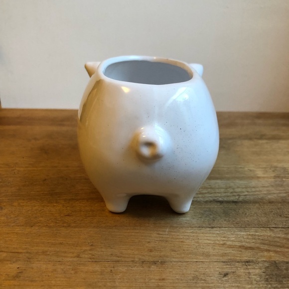 Two White Ceramic Piggy Pots, Pig Shaped Planters, Excellent Condition, Set of 2 - Picture 4 of 12